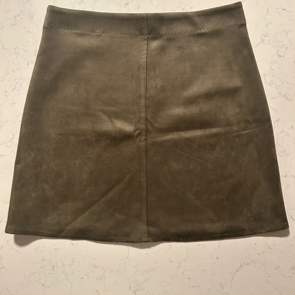Max Studio London 26”W Faux Suede Wrap Mini Skirt Army Green - Picture 9 of 15